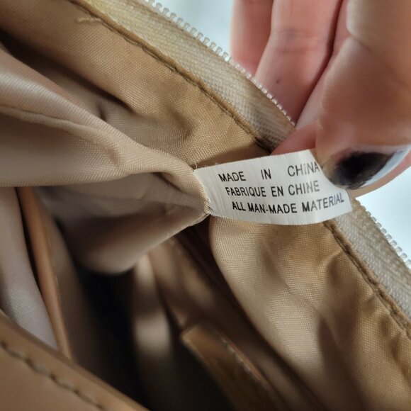 Vintage Shoulder Purse with Floral and Butterfly Pattern and Heart Tag - Picture 6 of 12